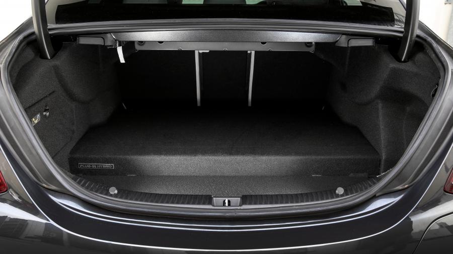 Багажник Mercedes-Benz C350 e Avantgarde Line 2016 года  (AU) (фото 10 из 11)